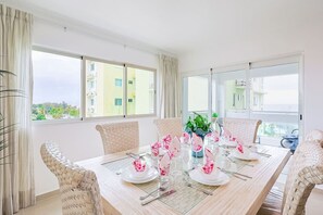 Dining - Elegant Sea View 3BD Apt, King Bed, Full AC, Pool. (Santo Domingo Este)