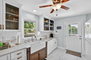 Fridge, microwave, oven, stovetop - Charming Coastal Home Near Beach & Camp Lejeune (Sneads Ferry)