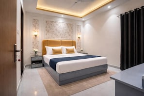 Egyptian cotton sheets, premium bedding, memory foam beds, free WiFi - Hotel Bella Casa (Purnia)