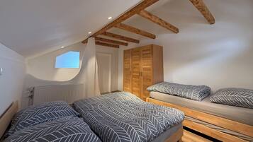 1 bedroom, desk, free WiFi, bed sheets