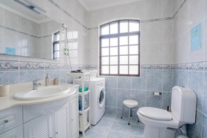 Bathroom - Casa 3 Marias Angra do Heroísmo (Biscoitos)