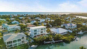 Exterior - Luxury Villa. Massive Pool & Jacuzzi. Boat Dock. Outdoor Kitchen & Elevator (Marathon)