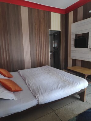 Chambre Double | Lits pliants/supplémentaires, Wi-Fi gratuit, draps fournis