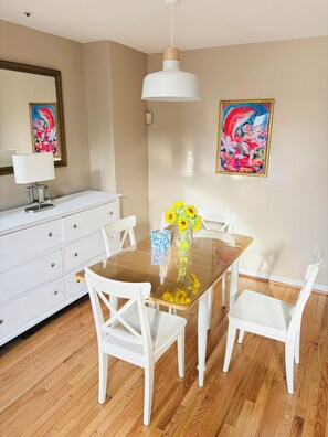 Dining - Fully furnished room & bath near DC metro, major hospitals & shops (Silver Spring)