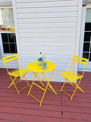 Outdoor dining - Fully furnished room & bath near DC metro, major hospitals & shops (Silver Spring)