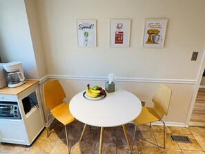 Dining - Fully furnished room & bath near DC metro, major hospitals & shops (Silver Spring)