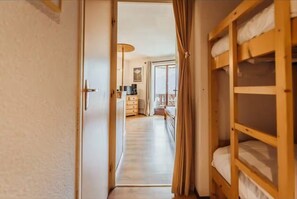 Iron/ironing board, WiFi, bed sheets - Cozy studio with balcony and Mont Blanc view (Saint-Gervais-les-Bains)