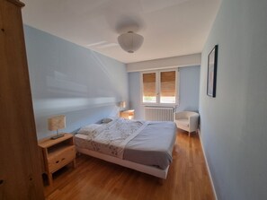 2 bedrooms, WiFi - 90m² apartment with balcony and parking (Arcachon)