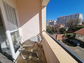 Property grounds - 90m² apartment with balcony and parking (Arcachon)