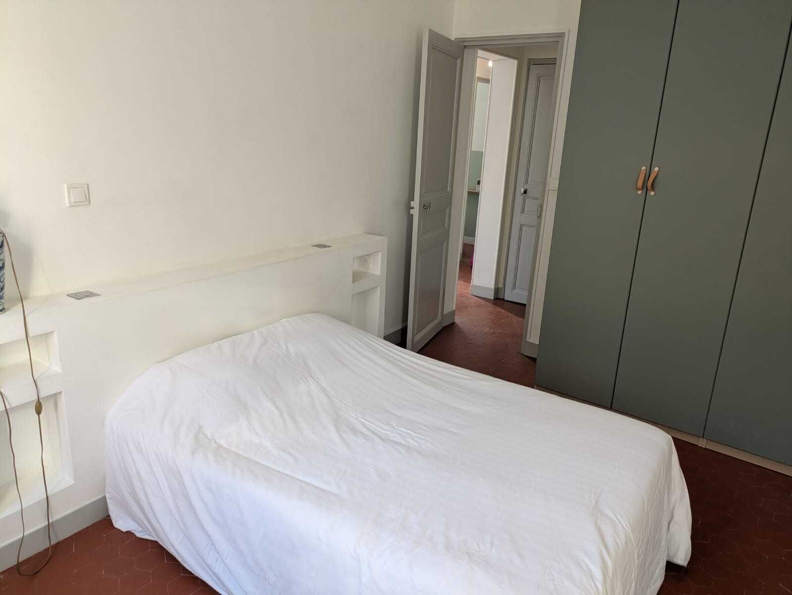 1 bedroom, bed sheets