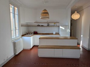 Fridge, oven, dishwasher, coffee/tea maker - Apartment near Parc Vendôme (Aix-en-Provence)