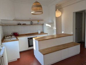 Fridge, oven, dishwasher, coffee/tea maker - Apartment near Parc Vendôme (Aix-en-Provence)