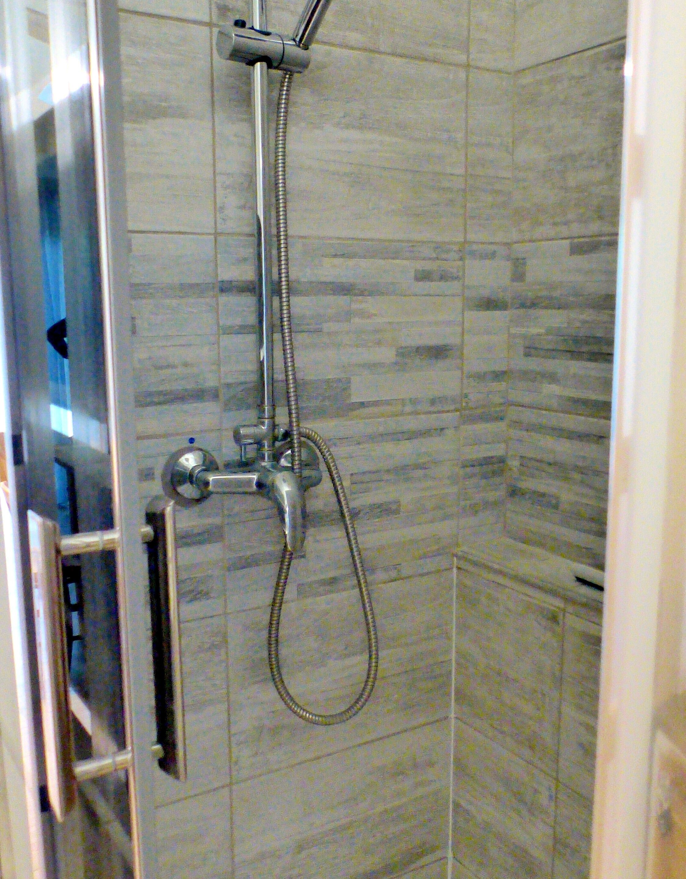 Shower, towels