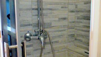 Shower, towels