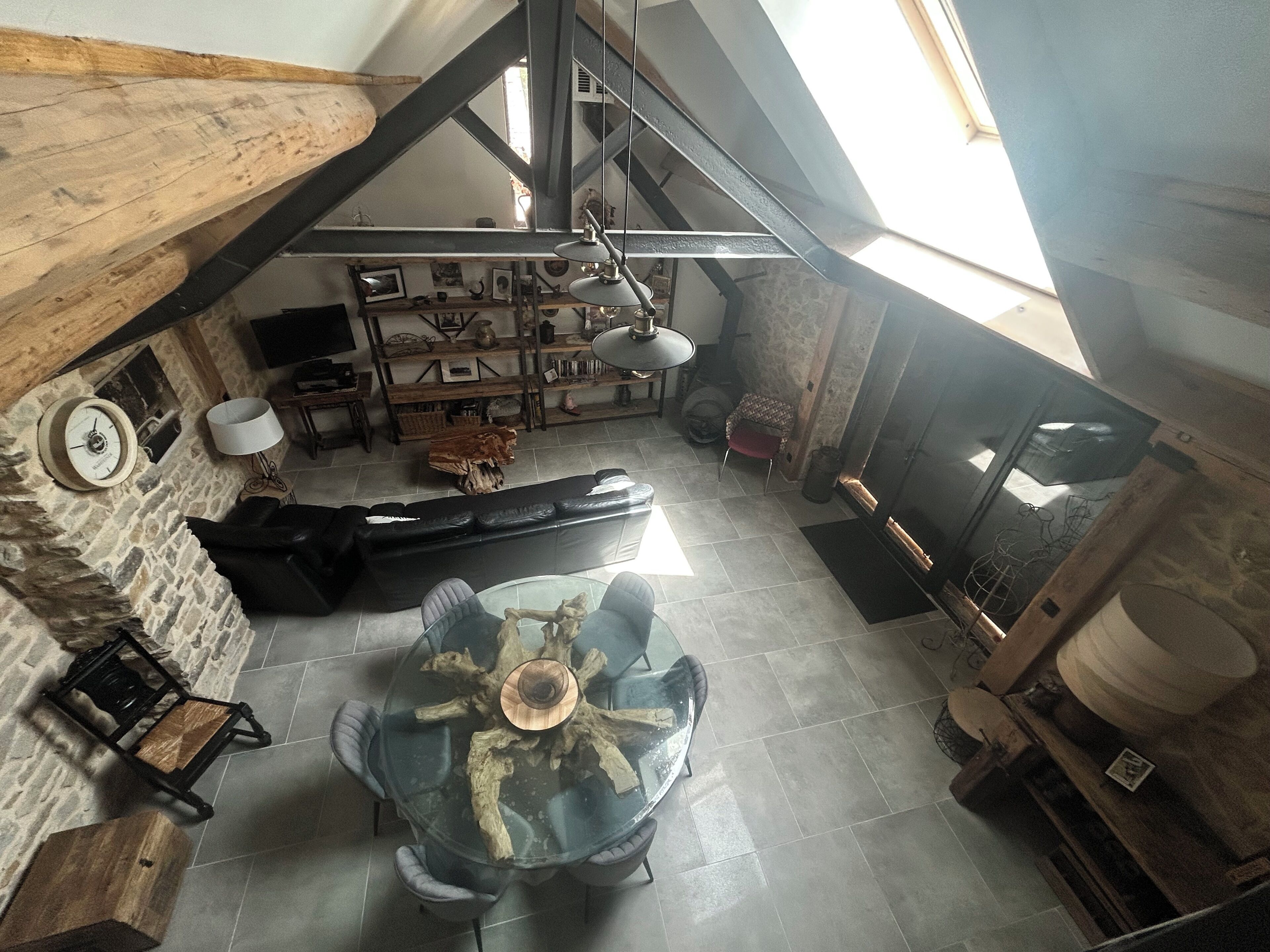 TV, fireplace, DVD player, books