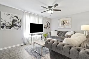 Living area - Corporate, Medical & Insurance Housing Near 95 (Colonial Heights)