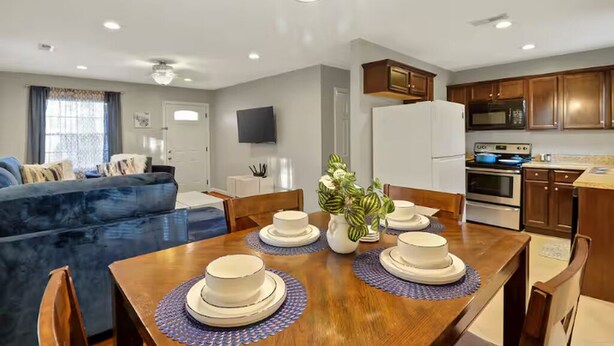 A modern kitchen with wooden cabinets, a microwave, and a refrigerator. - Furnished 3BR Corporate Rental in Petersburg (Petersburg)