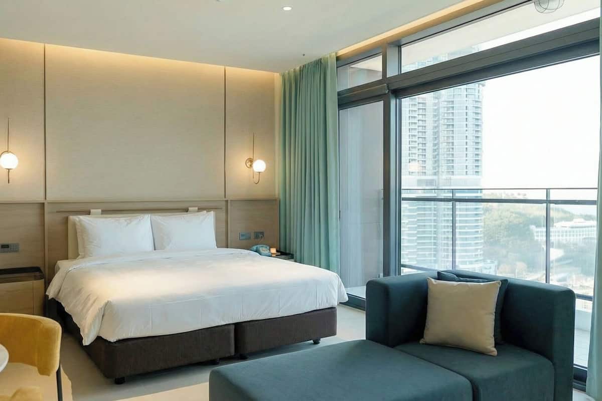 Medium Suite Double (Ocean)