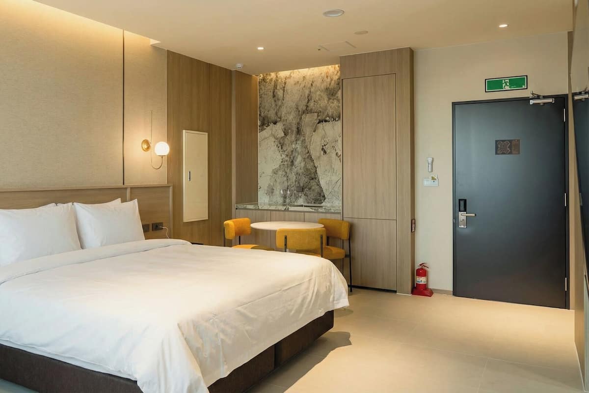 Small Suite Double (Ocean)