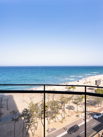 Beach nearby, white sand. St. The Suite Yangyang