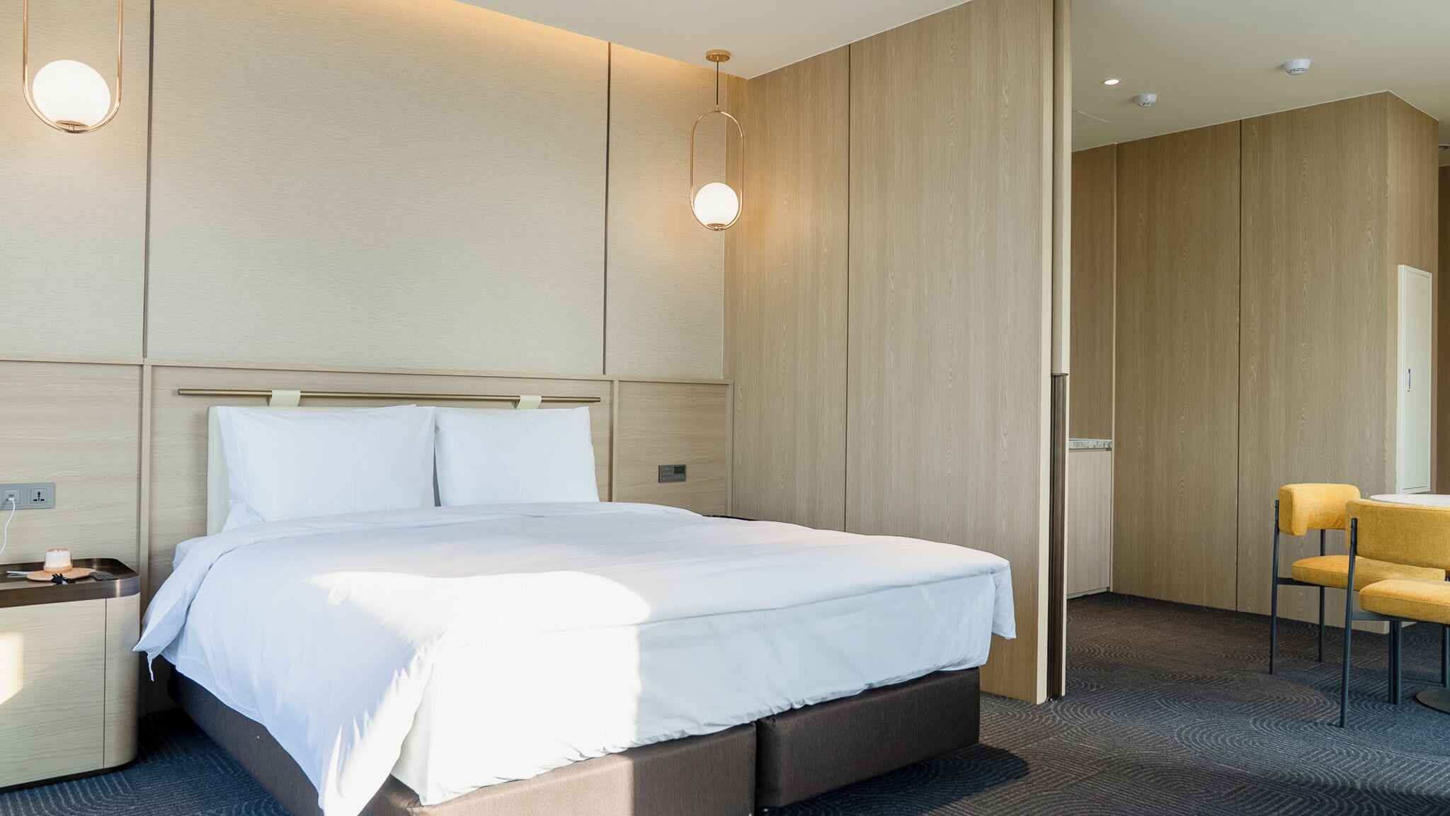 Pet Larger Suite Two Bed (Partial Ocean) | Spa