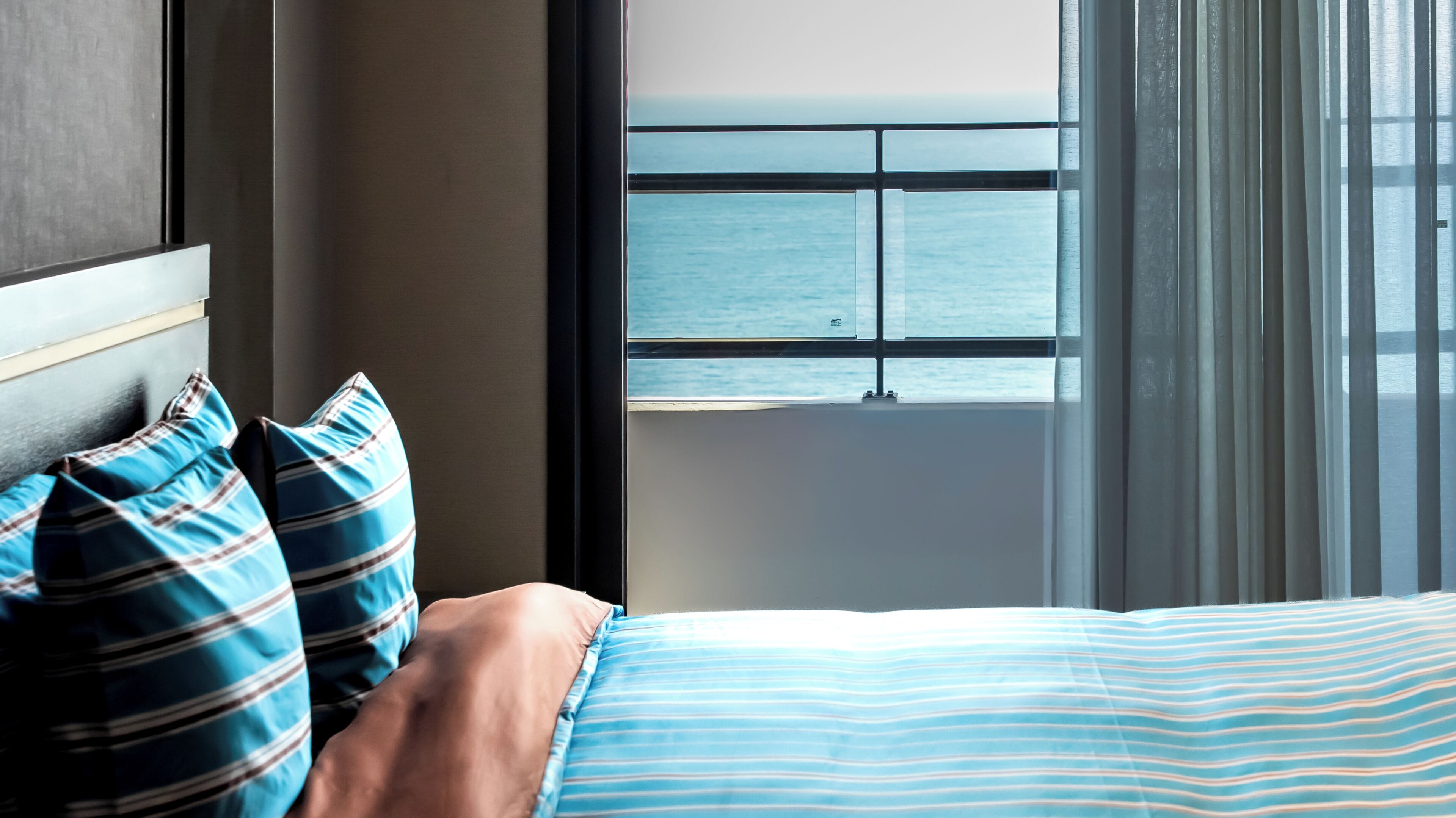Super Suite Two Bed (Ocean) | Laptop workspace, free WiFi
