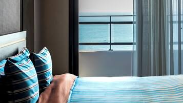 Super Suite Two Bed (Ocean) | Laptop workspace, free WiFi