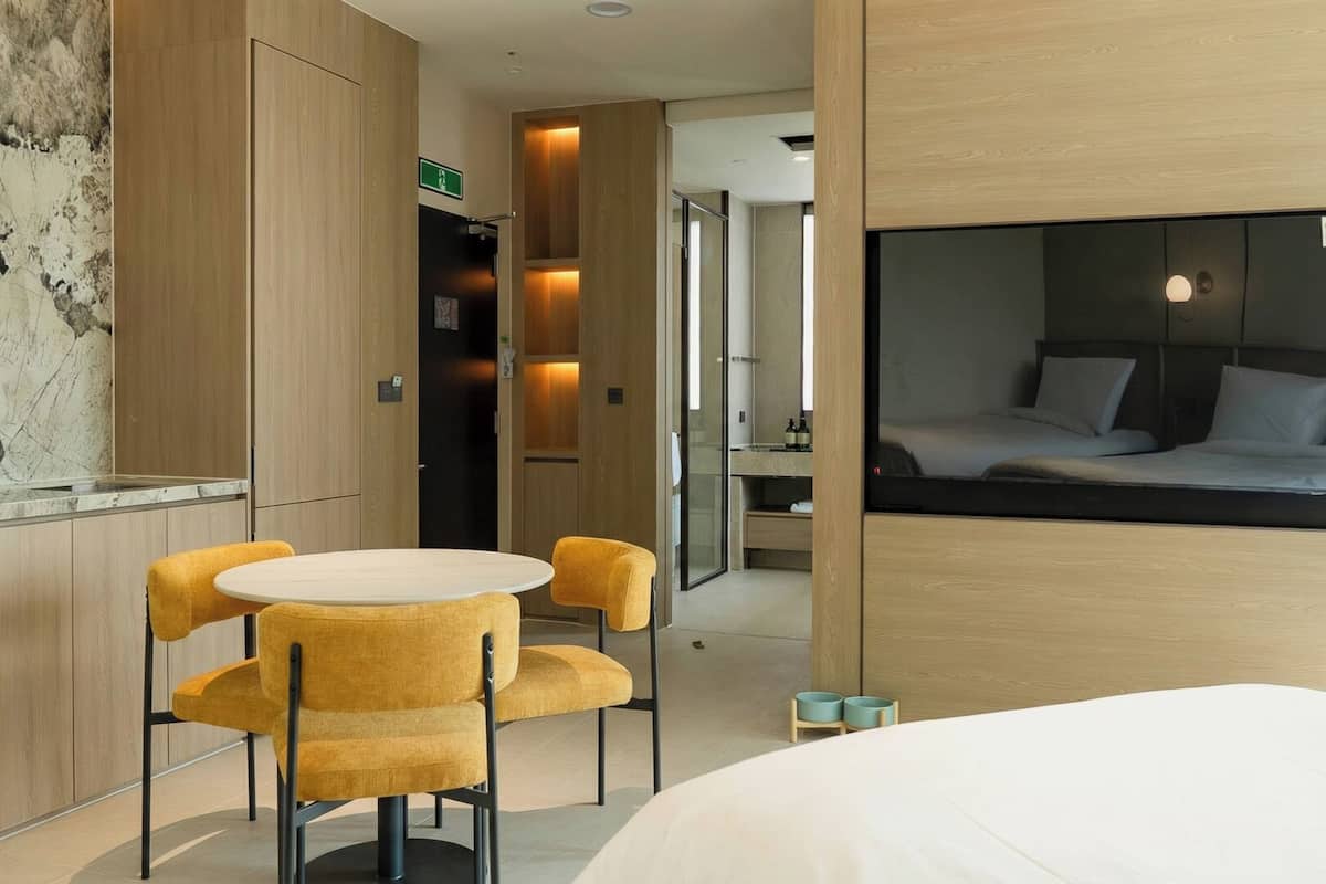 Pet Small Suite Twin (No Ocean View)