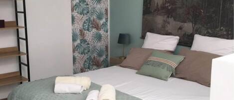 Iron/ironing board, WiFi, bed sheets