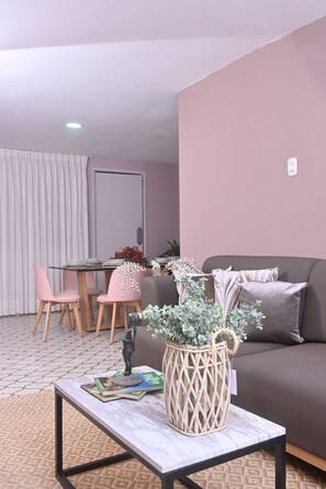 Smart-TV, Kamin, Stereoanlage