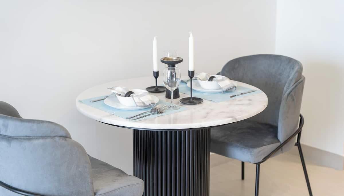 Luxury Studio, Balcony, City View | In-room dining