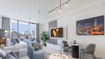 Studio Luxe, balcon, vue ville | Salle de séjour