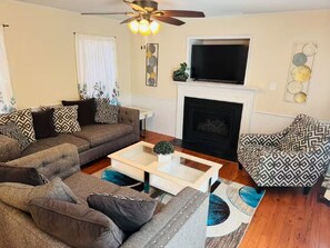 Living area - MidTerm Housing  Utilities Included Move-In Ready (Prince George)