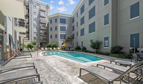 Luxury 1-bedroom Condo in Prime Downtown Raleigh