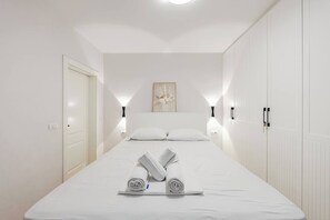 Desk, iron/ironing board, WiFi, bed sheets - Siara Apartment by Kondo Stays (Tiranë)