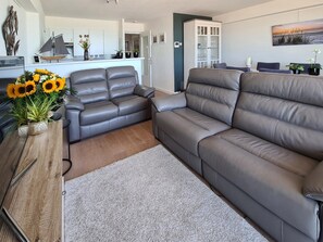 Apartment | Living room - Apartment by North Sea With Ocean Views (Blankenberge)