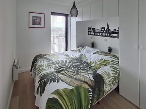2 habitaciones y tabla de planchar con plancha 