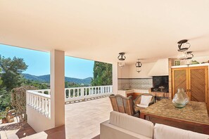 Terrace/patio - Mediterranean Finca style with pool and amazing sea views very close to town (Can Furnet)