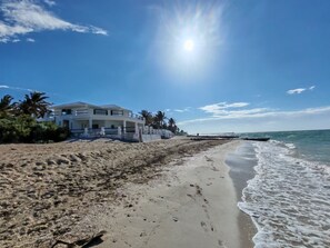 Am Strand, Liegestühle, Strandtücher