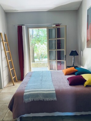Iron/ironing board, WiFi, bed sheets - Mas with swimming pool in an olive grove 3km from Uzès (Uzès)