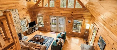 Smart TV, fireplace