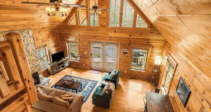 NEW CABIN! Pet Friendly-Private Lake & Beach-Grill-Creek