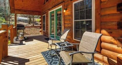 NEW CABIN! Pet Friendly-Private Lake & Beach-Grill-Creek