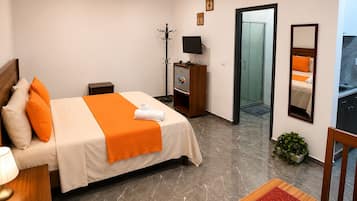 Deluxe Studio, Kitchenette | Bar mini, ruang kerja komputer riba, langsir/tirai gelap terus