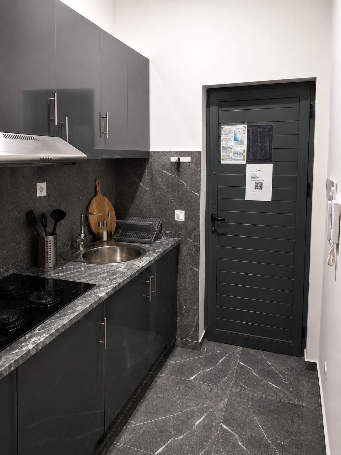 Deluxe Studio, Kitchenette | Private kitchen | Mini-fridge, microwave, stovetop, cookware/dishes/utensils
