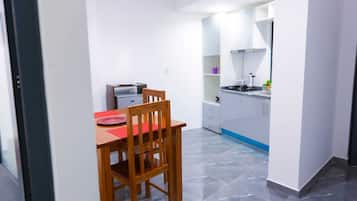 Appartamento Deluxe, patio | Ristoranti