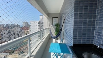 Appartement Confort, vue partielle sur la mer | Enceinte de lâhĂ©bergement