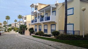 Exterior - Sunny 2 bedroom close to beach (Albufeira)