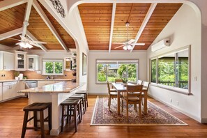 Dining - Island Home with AC - Close to Beaches and Shops (Princeville)