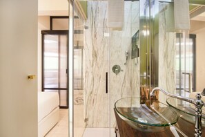 Bathroom - Estoril Valley by lisbon-coast vacation (Estoril)